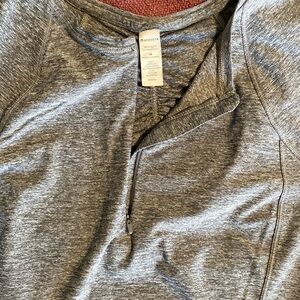 Athleta gray long sleeve workout/yoga top.
Medium. Numerous zipper pockets.